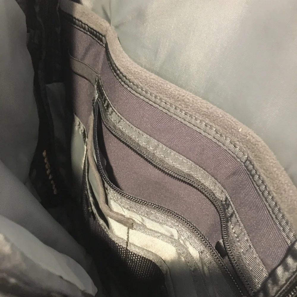 North Face backpack - Picture 5 of 6